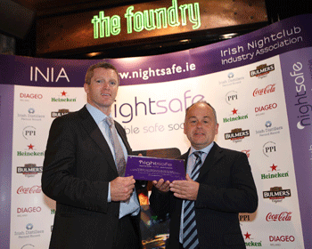  From left: INIA Chief Executive Barry O’Sullivan presents the first ‘NightSafe’ award to Eugene McGovern of the Foundry Nightclub.